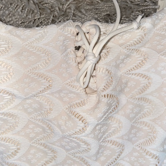 Andie NWT The Macao One Piece Scallop Crochet Size XL Color Gardenia Classic - Picture 7 of 9